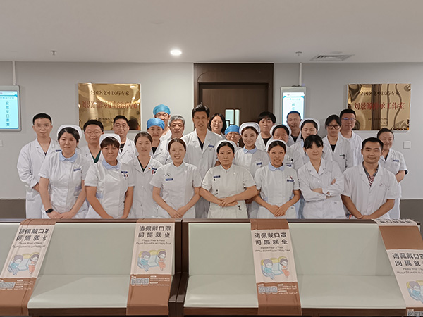 合影1.jpg 合影1.jpg