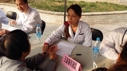 王显健康团队进通州社区